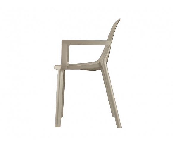 PIÙ A chair